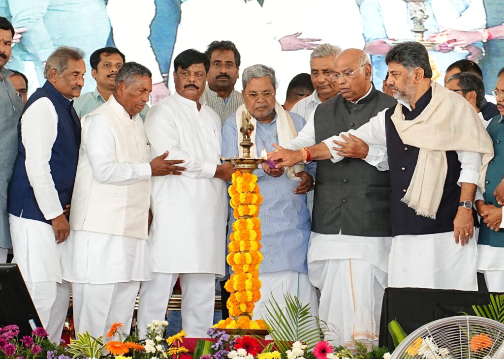 ಅಭಿವೃದ್ಧಿ ಯೋಜನೆಗಳು ಜನರ ಕಣ್ಣಿಗೆ ಕಾಣುತ್ತಿವೆ 