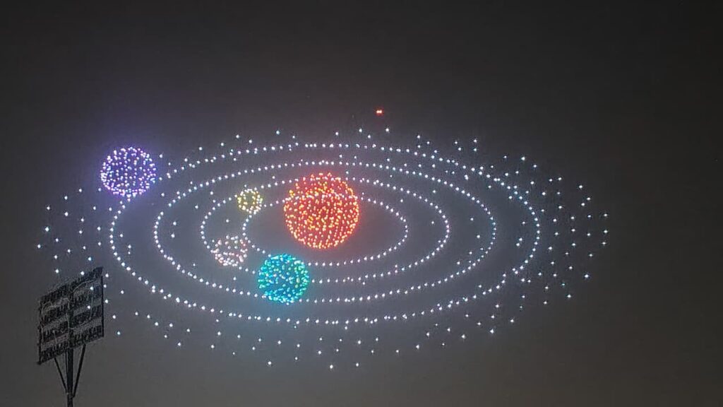 ಮೂರು ಸಾವಿರ ಡ್ರೋನ್‌ ಗಳ ಸಂಚಾರ; ಬಾನಂಗಳದಲ್ಲಿ ಬೆಳಕಿನ ಚಿತ್ತಾರ..!