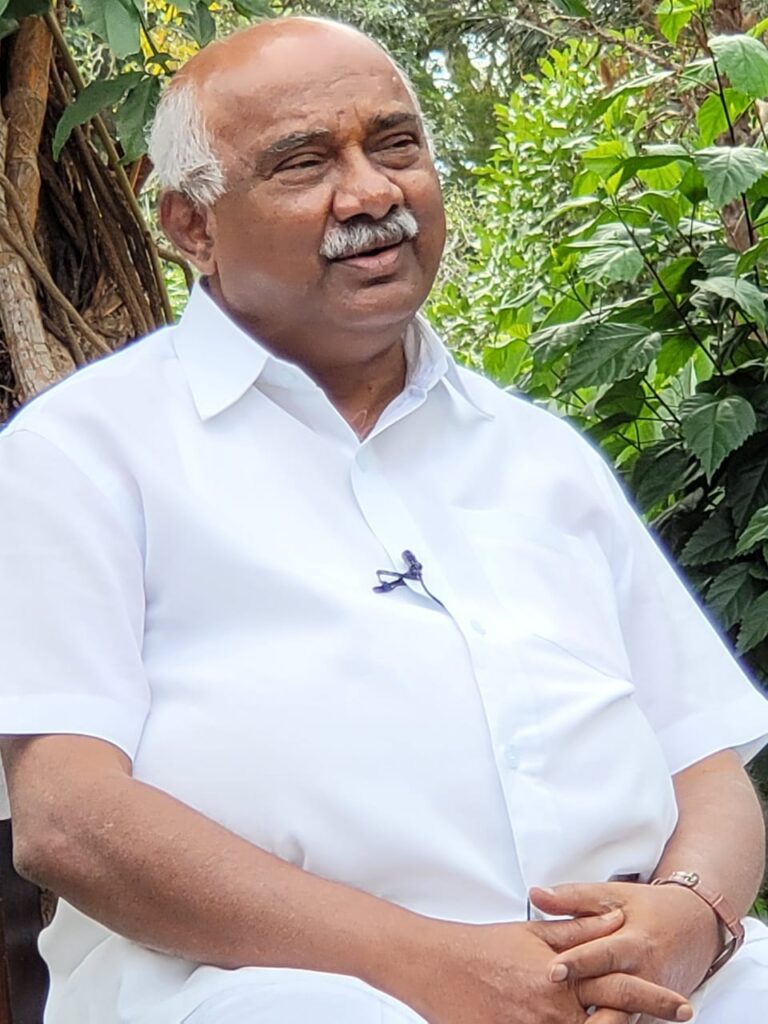 ಸಿದ್ದು ಪರ ಬೀದಿಗೆ ಬಂದರೆ ತಲೆದಂಡ; ಕಾಗಿನೆಲೆ ಶ್ರೀಗಳಿಗೆ ಹಳ್ಳಿಹಕ್ಕಿ ಎಚ್ಚರಿಕೆ