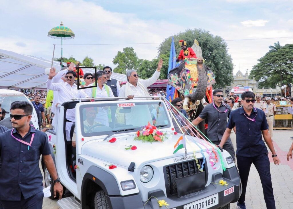ದಸರಾ ಪೆರೇಡ್‌ ನಲ್ಲಿ ಸಚಿವ ಎಚ್‌ ಸಿಎಂ ಮೊಮ್ಮಗ..?; ಜನರ ಆಕ್ರೋಶ